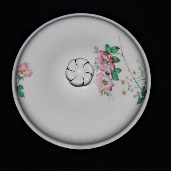Vintage Homer Laughlin Vegetable Bowl | Scalloped & Footed Serving Bowl With Lid - Picture 7 of 9